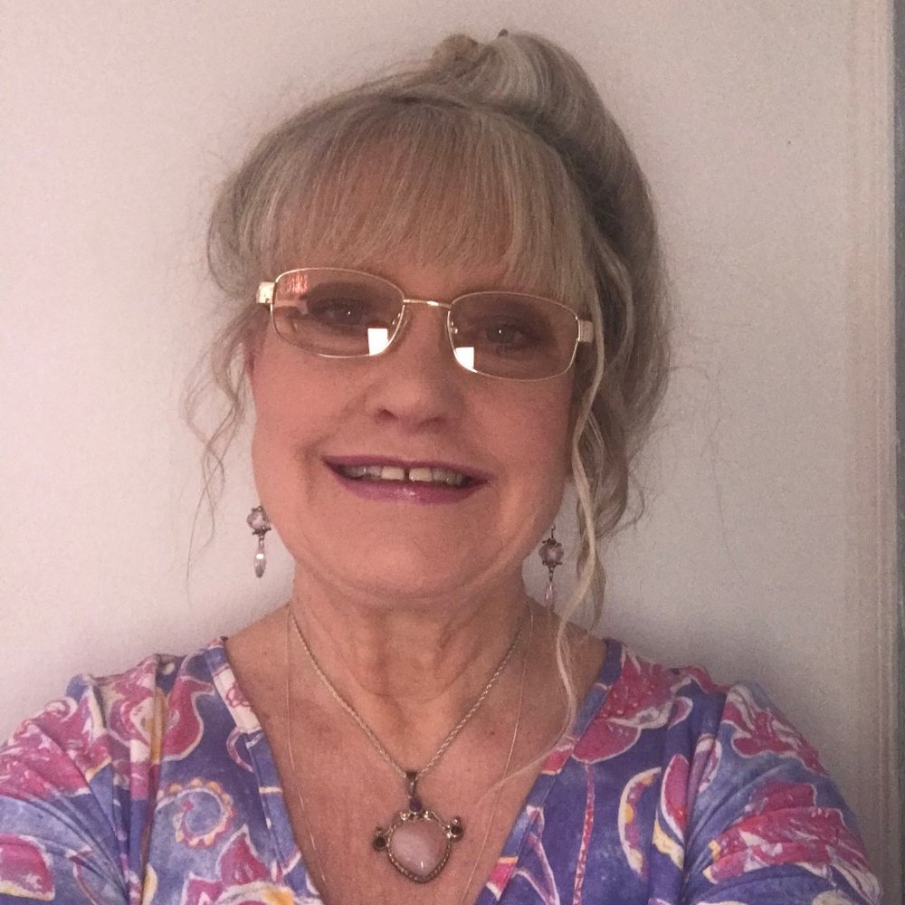Meet your Posher, Lorraine